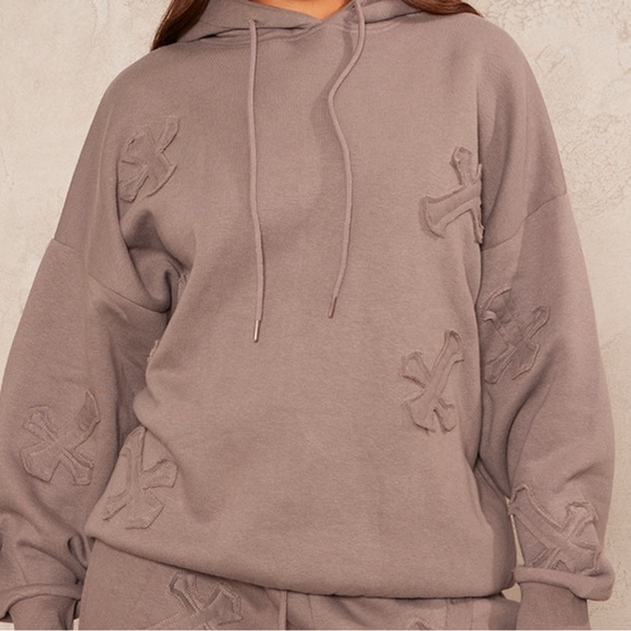 prettylittlething cross hoodie - Picture 2 of 2